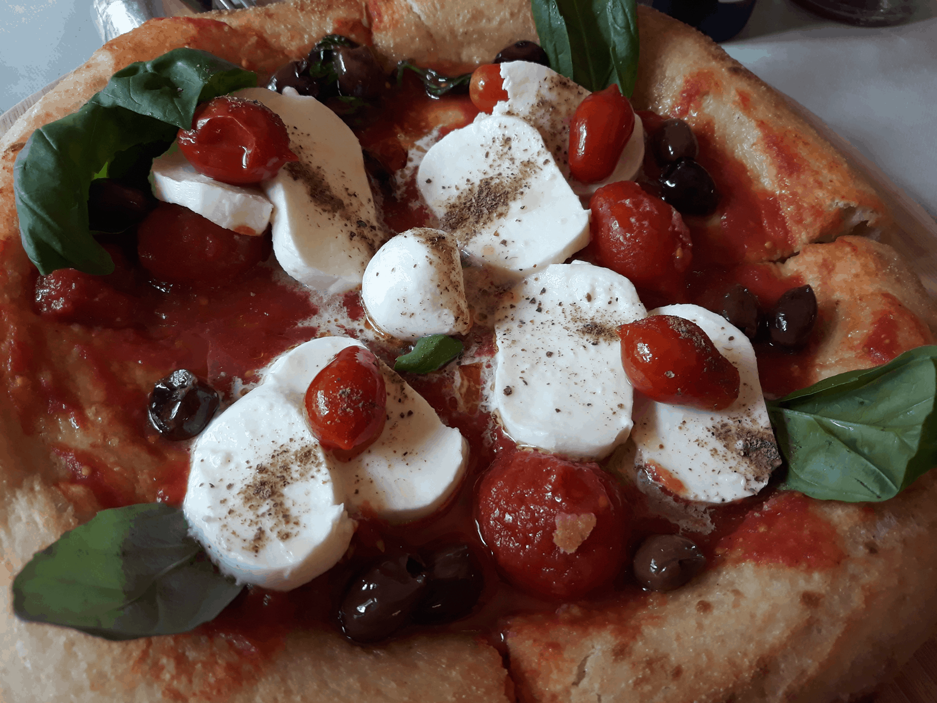 La pizza gourmet e il Frappato. Abbinamenti tra “7+” e Judeka Sicilia